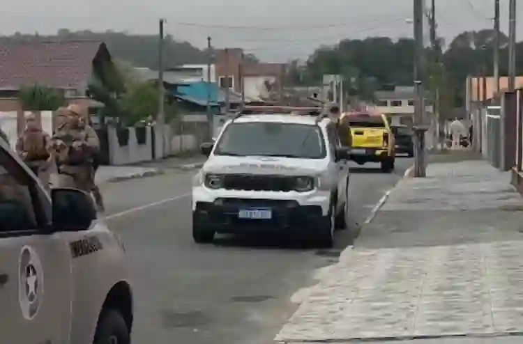 Adolescente de 17 anos diz “matei minha mãe” e chama a PM após crime em Jaraguá do Sul