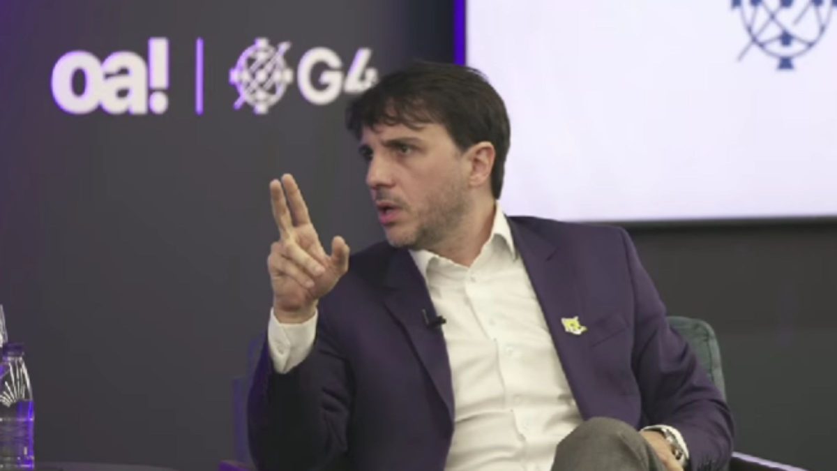 ‘Duas fases da mesma moeda’: Renan Santos critica Lula e família Bolsonaro e fala em ‘danos terríveis’ ao Brasil