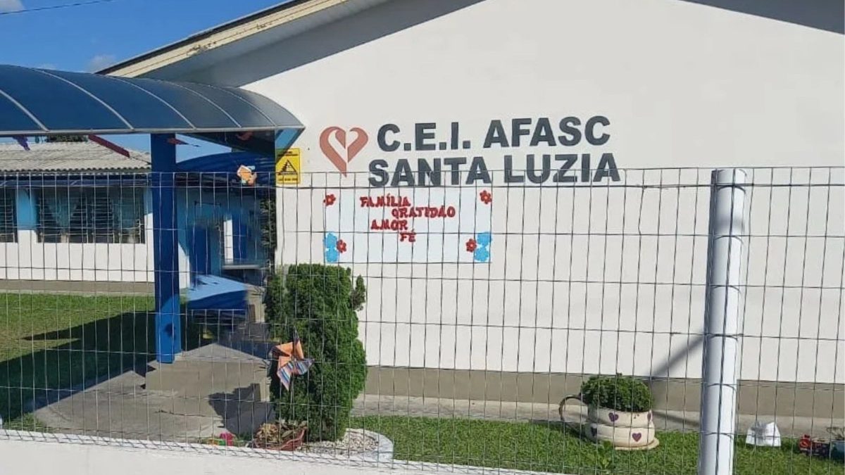 Duas professoras são demitidas após denúncia de maus-tratos contra criança em SC; Polícia investiga o caso