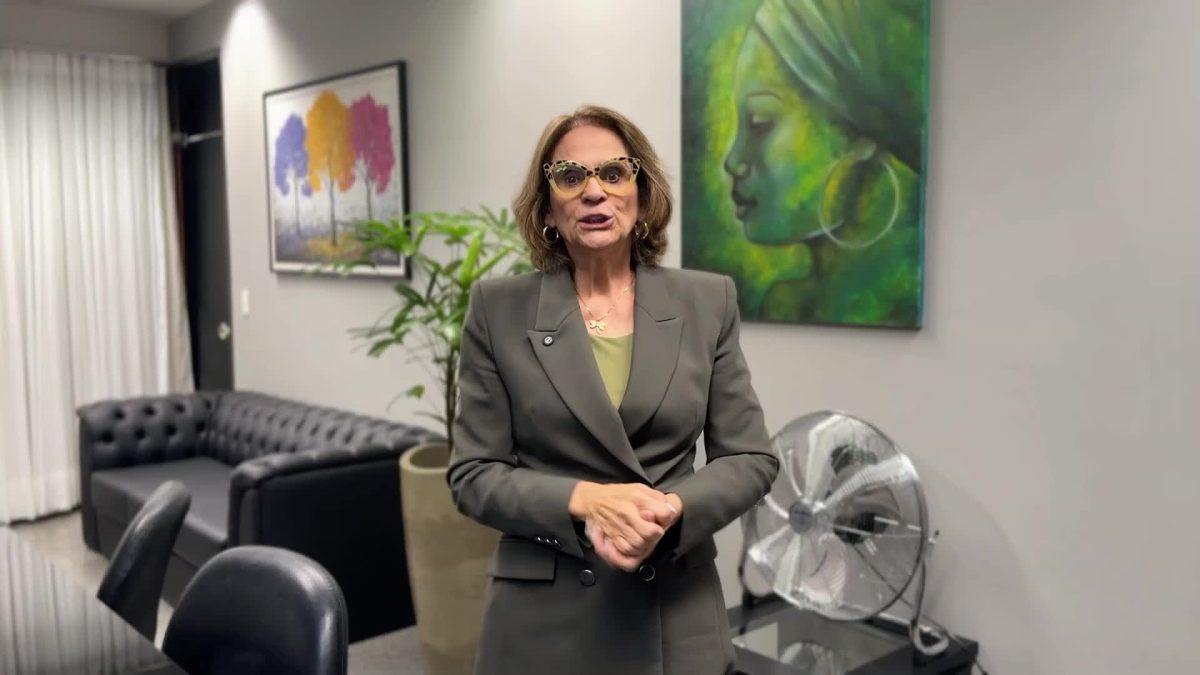 Damares nega vice e reforça: sou cabo eleitoral de Flávio Bolsonaro, não candidata