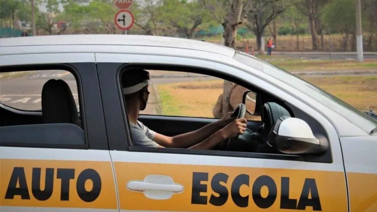 CNH 2026: autoescolas recorrem ao STF após novas regras provocarem 100 mil demissões no Brasil