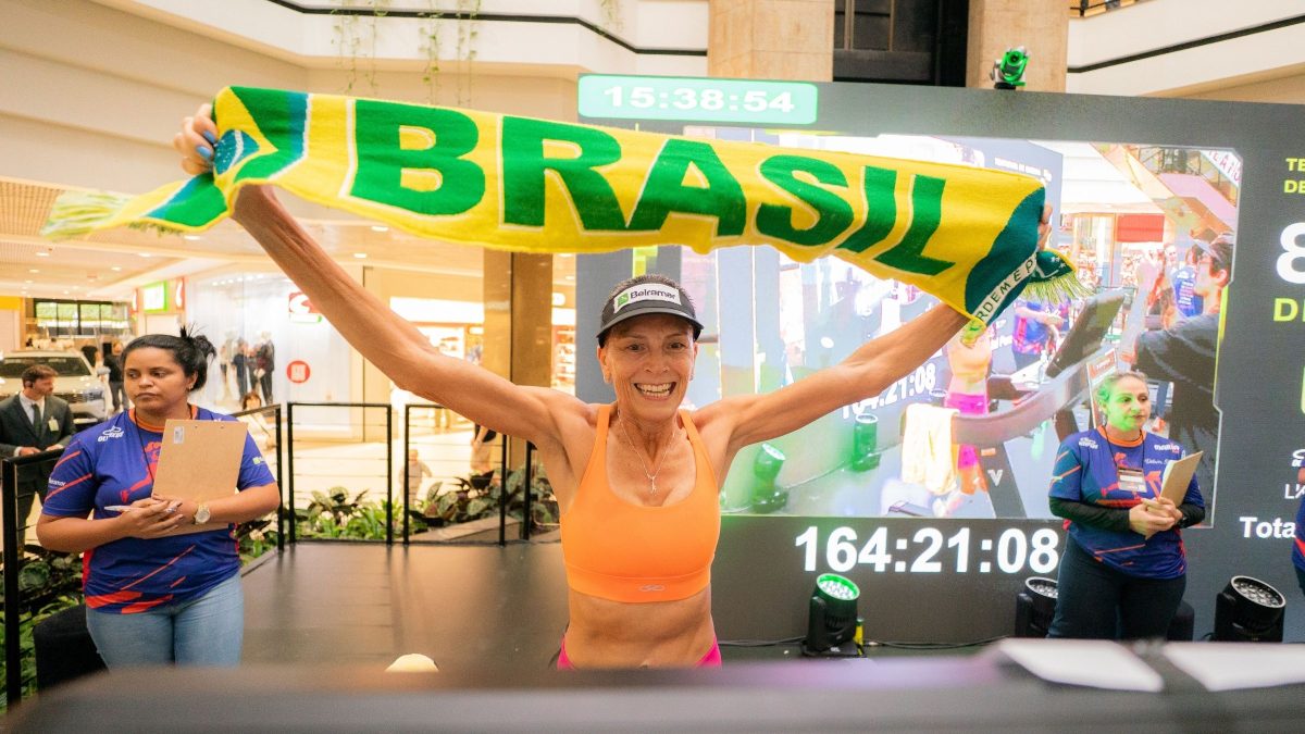 Dormir 3h, 20h na esteira e comer em movimento: os bastidores da busca pelo recorde mundial da ultramaratonista de SC