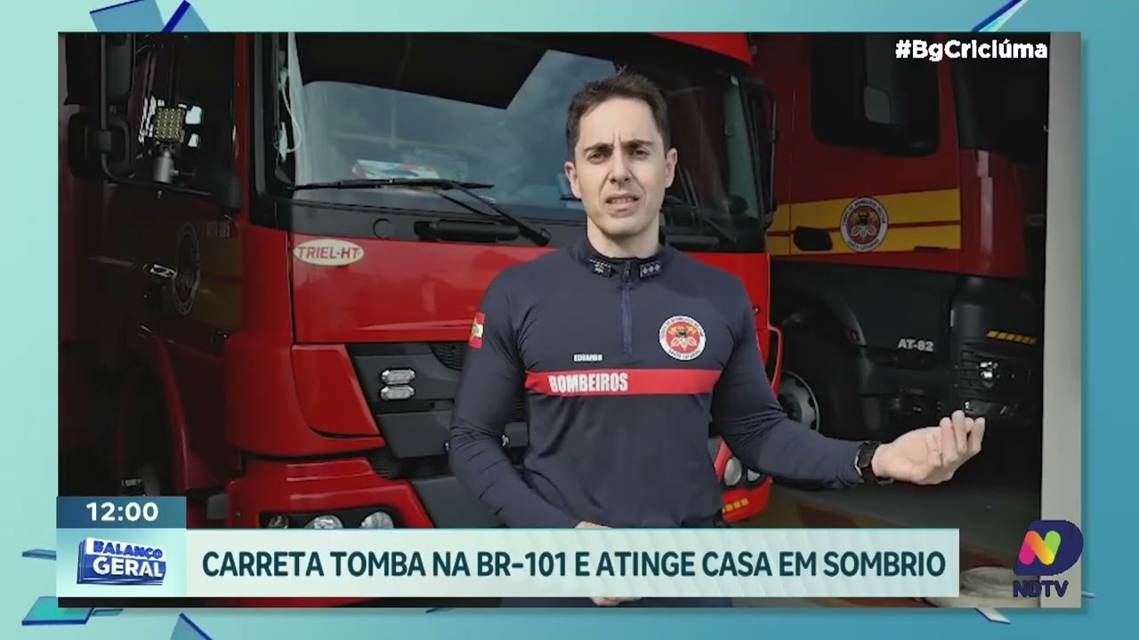 Carreta tomba na BR-101 e atinge casa em Sombrio