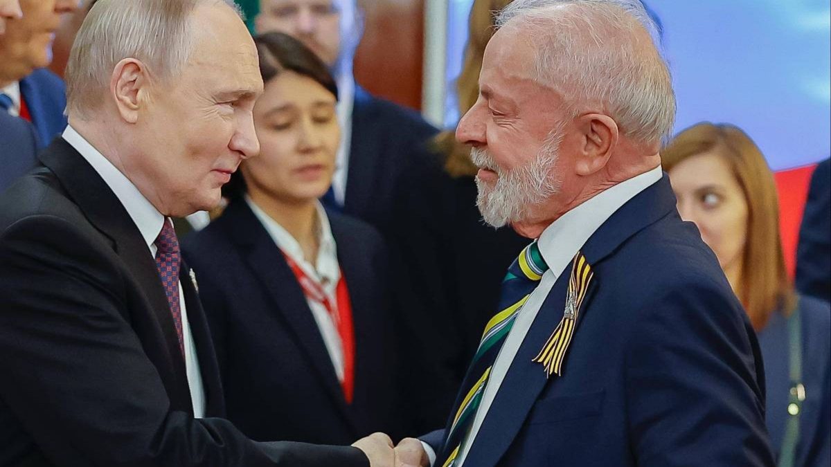 A pedido de Zelensky, Lula telefona para Putin e debate cessar-fogo na guerra na Ucrânia