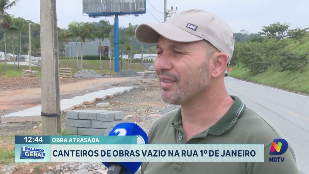 Obra atrasada preocupa moradores em Blumenau: canteiros de obras vazio na rua 1º de Janeiro
