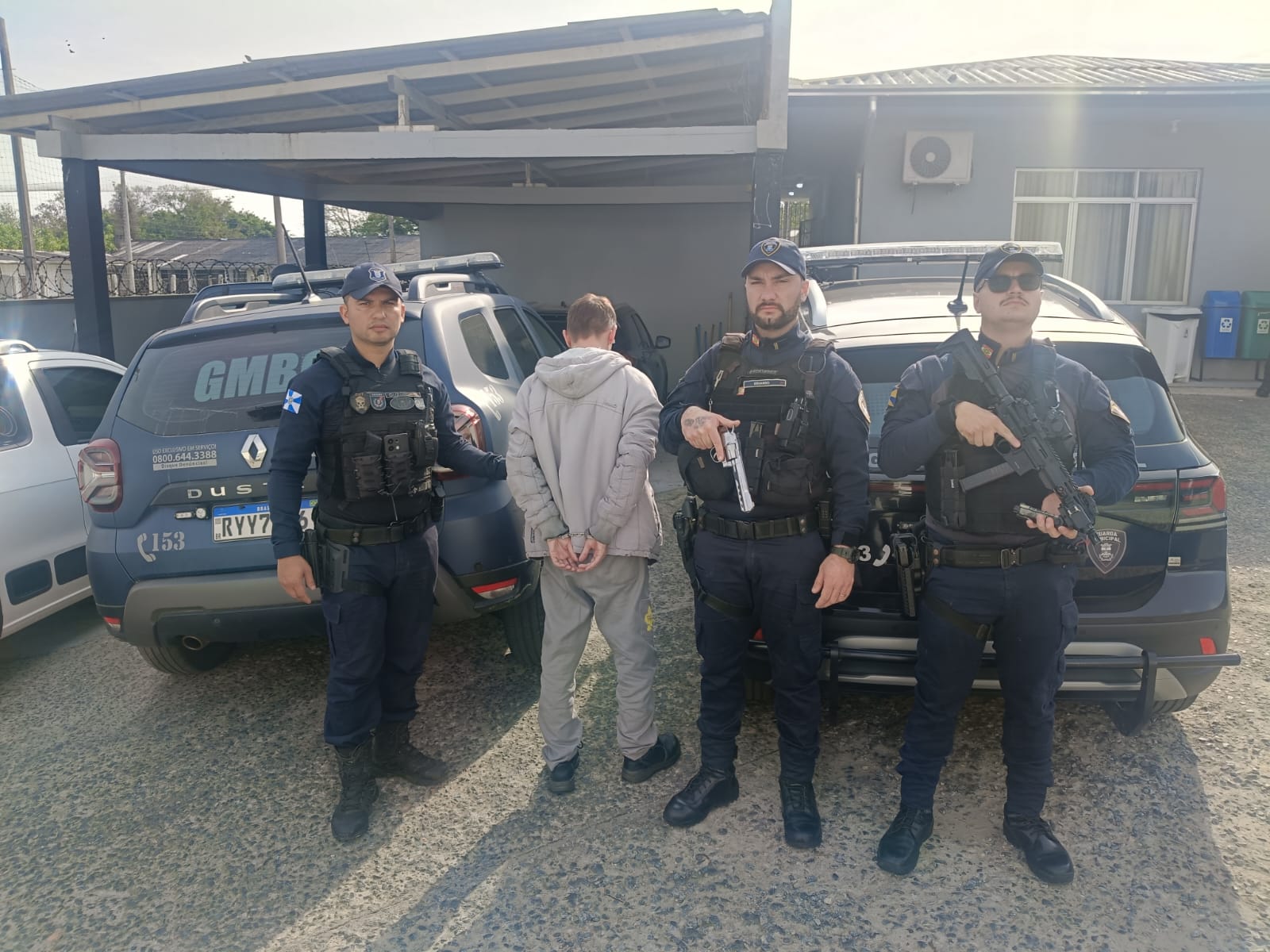 Homem foi preso após ameaçar colegas com vídeo de arma de fogo falsa em Balneário Camboriú