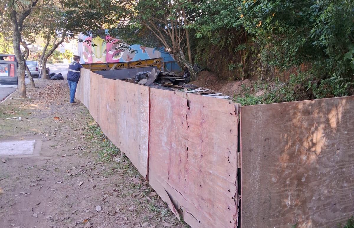 Balneário Camboriú registra 34 demolições de construções clandestinas e mais de 200 vistorias em 2026
