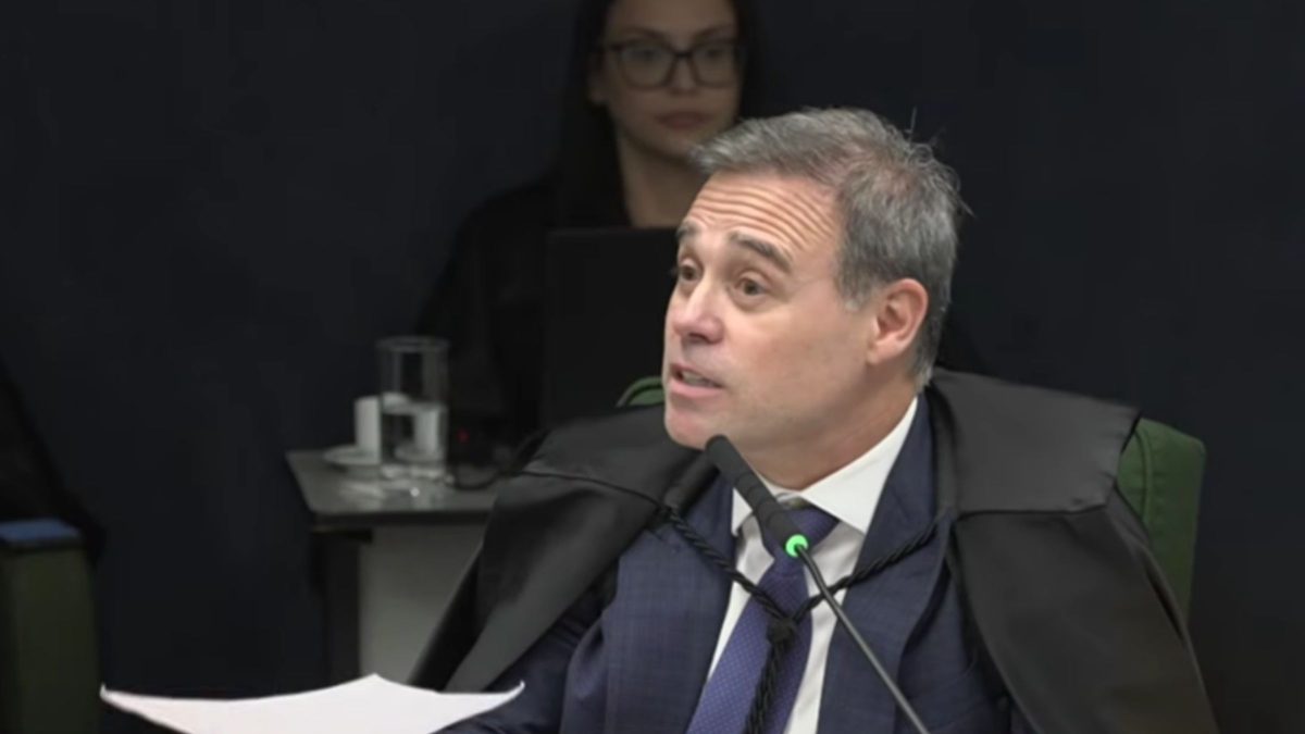 André Mendonça nega pedido do PT para remover vídeo de Flávio Bolsonaro em que associa partido ao PCC e CV