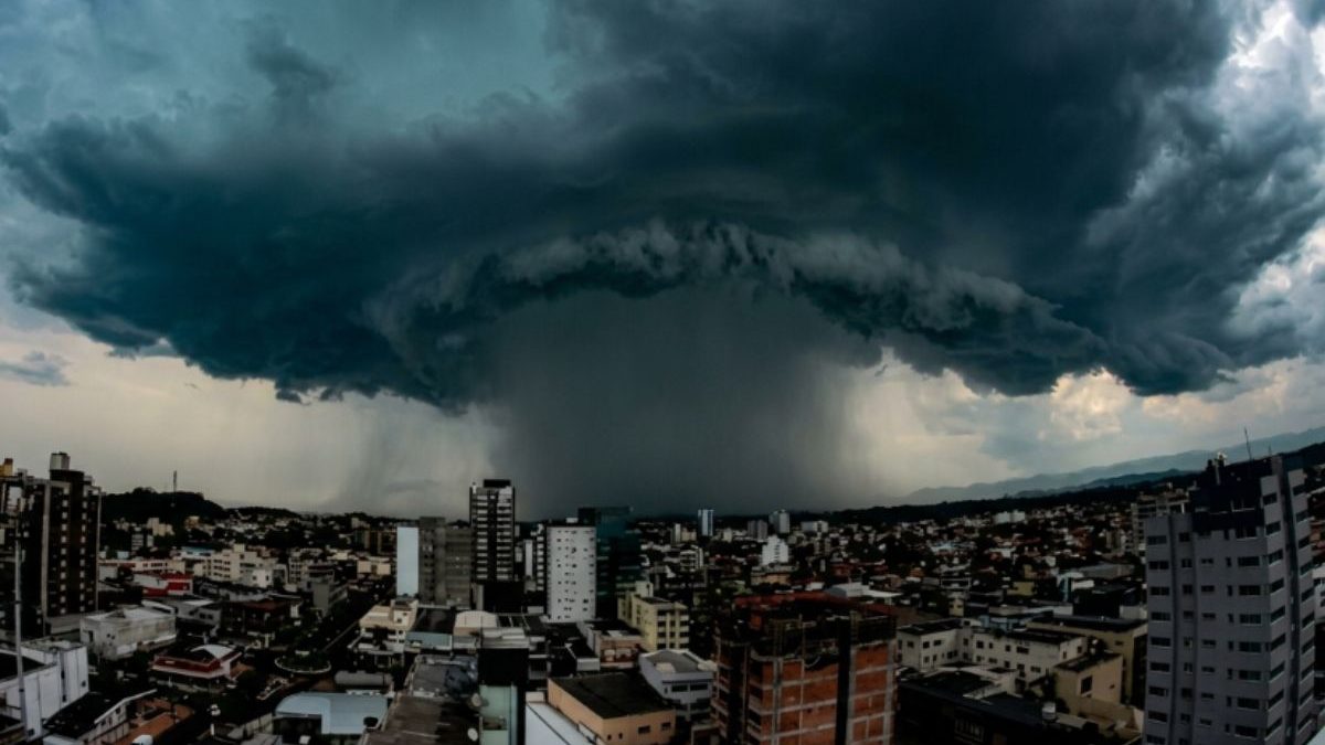 Ciclone bomba já tem data para se formar no Brasil e causar ventos de 150 km/h; Inmet mostra rota da ciclogênese explosiva