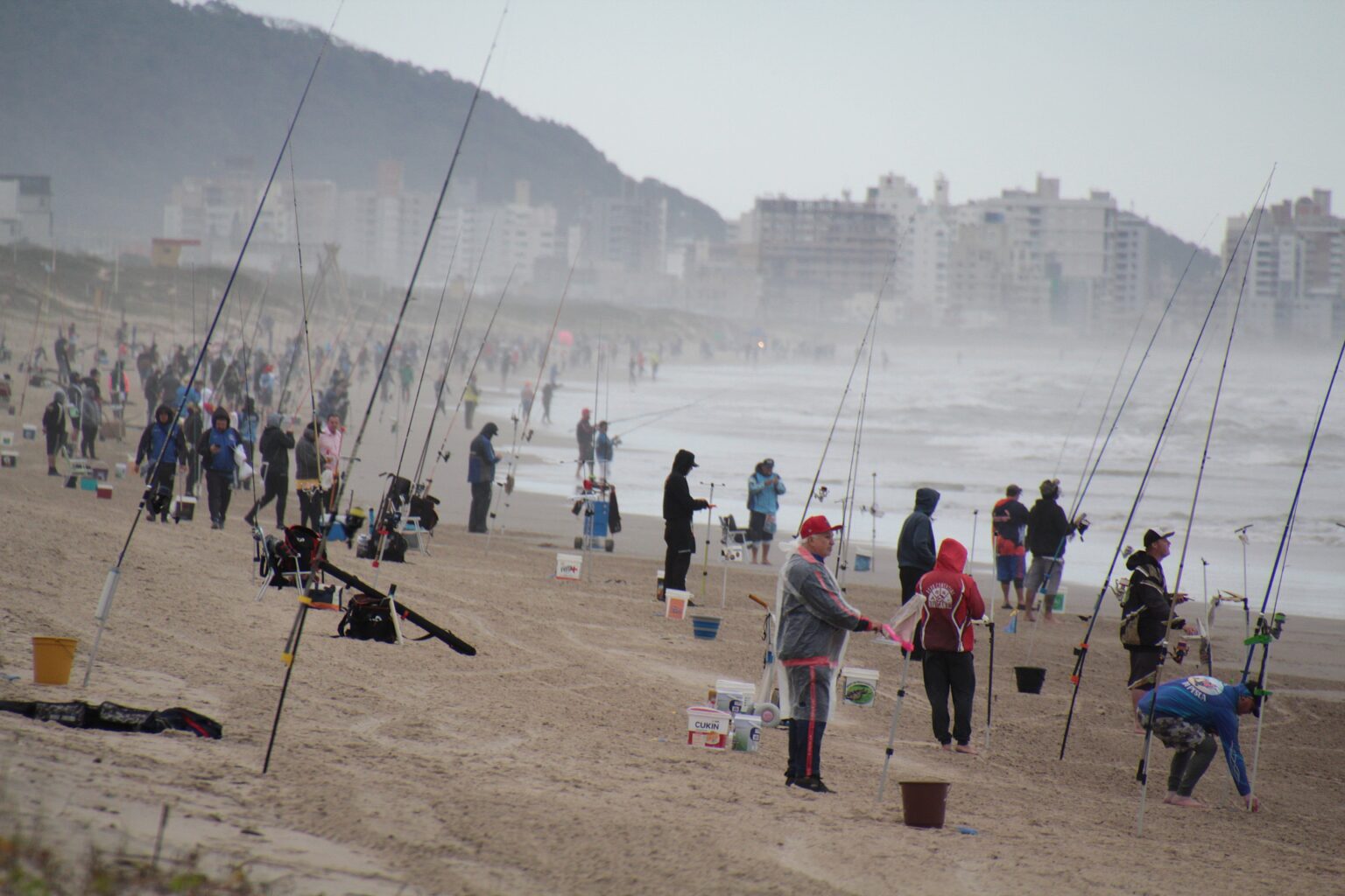 Festival de pesca de praia vai celebrar o aniversário de Navegantes com r$ 35 mil em prêmios |