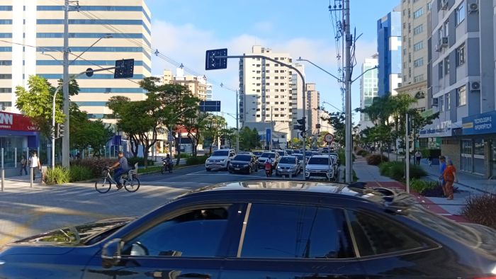 Centro de Itajaí está congestionado