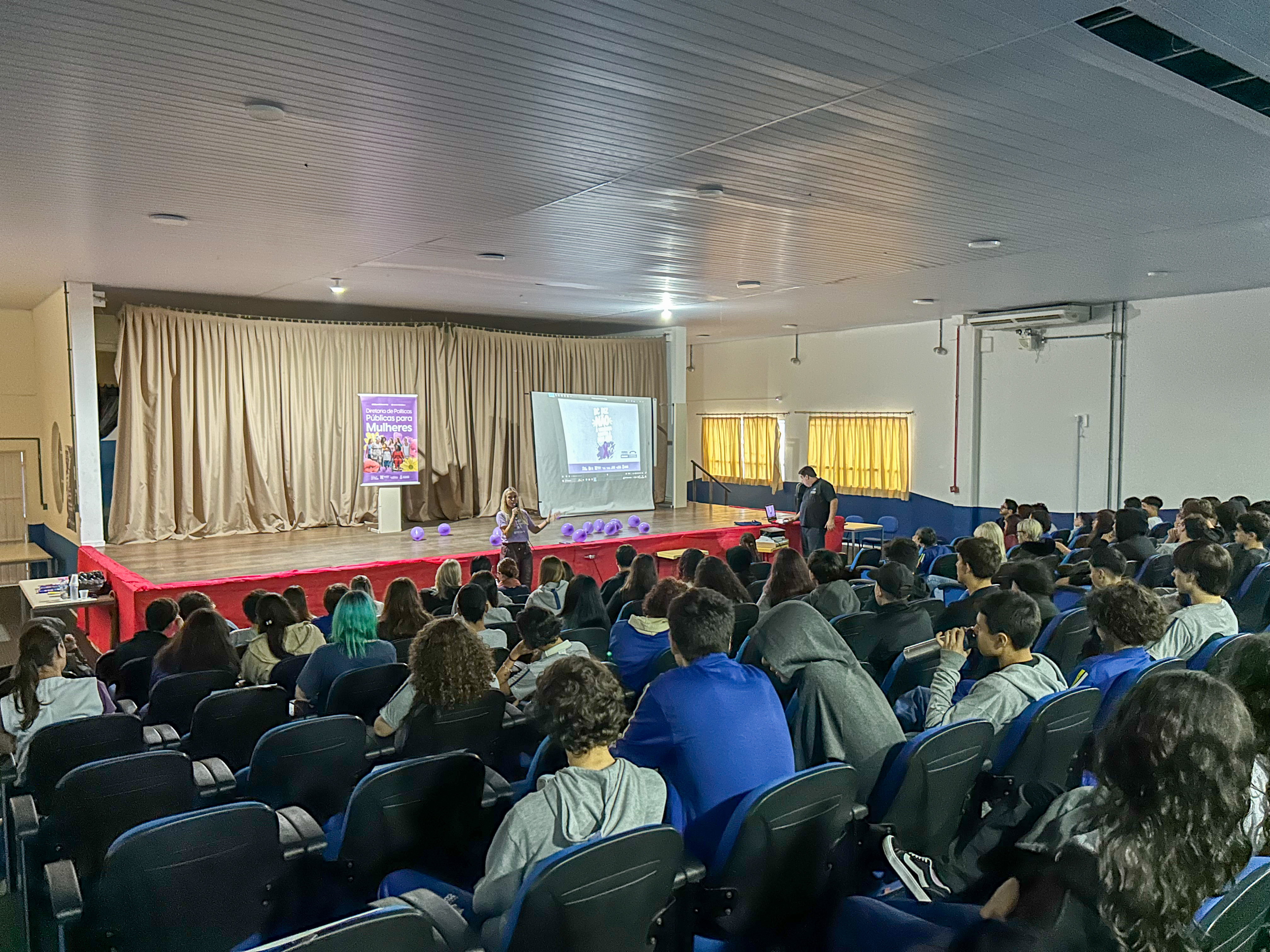 Agosto Lilás: Alunos da rede municipal aderem à programação em Balneário Camboriú