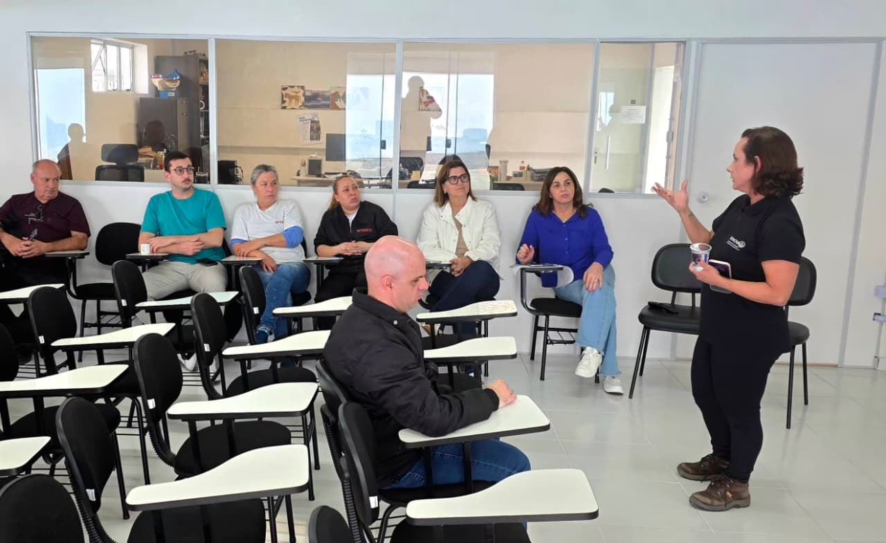 Emasa orienta servidores da ETA sobre segregação correta de resíduos