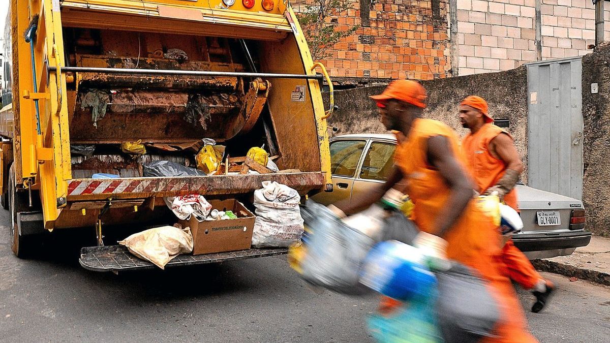 Garis passaram mais de 24 horas revirando lixo para encontrar bilhete de loteria de R$ 6 milhões