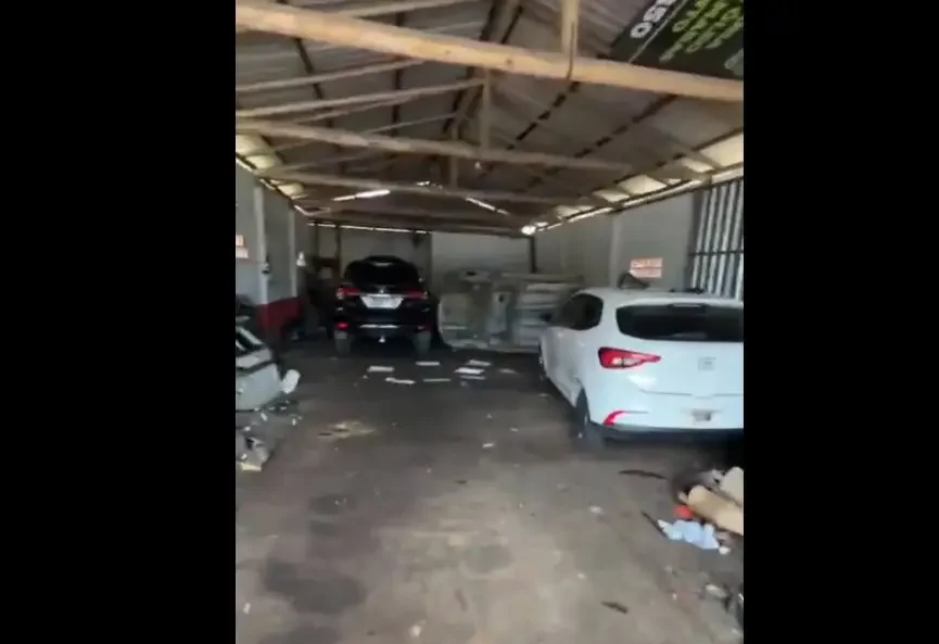 (VÍDEO) Desmanche clandestino com veículos furtados é descoberto pela PM
