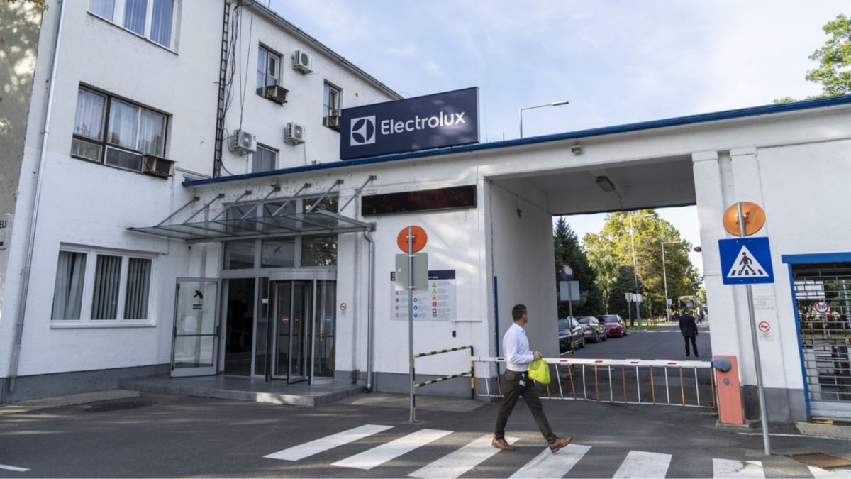 Electrolux confirma fim de terceira fábrica e número de demissões chega a 2.700 em plano global de 2026