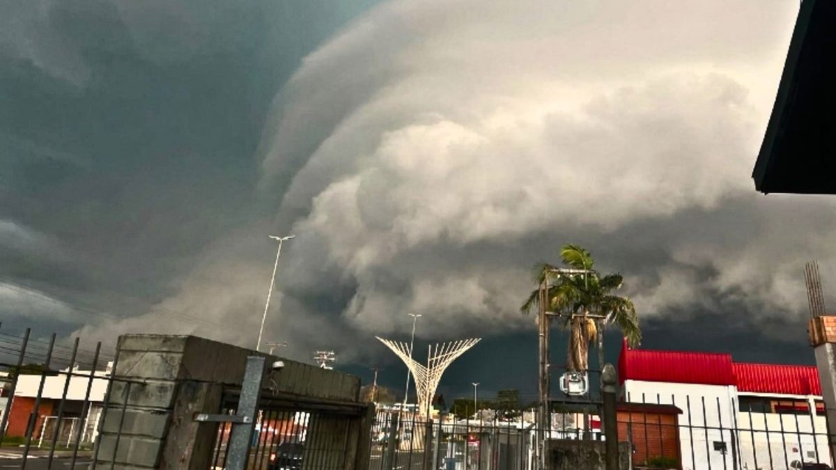 Ciclone bomba se forma nas próximas horas e deixa Sul em alerta para ventos destrutivos de até 150 km/h, diz Inmet
