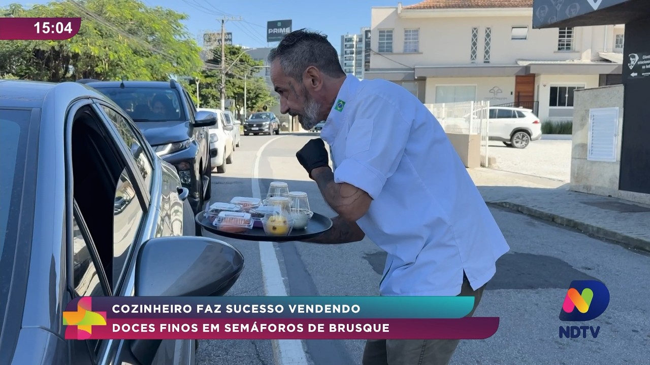 Cozinheiro conquista clientes com doces finos em semáforos de Brusque