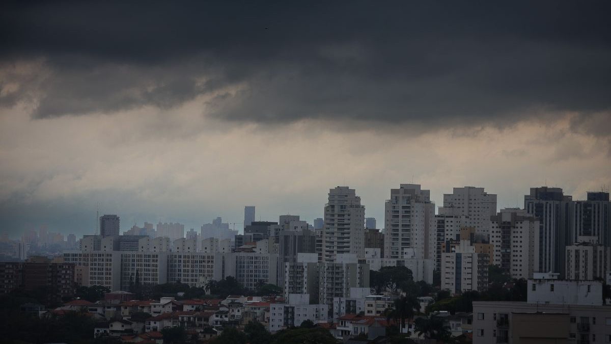 Ventania de até 100 km/h deve atingir SP; veja as regiões em alerta