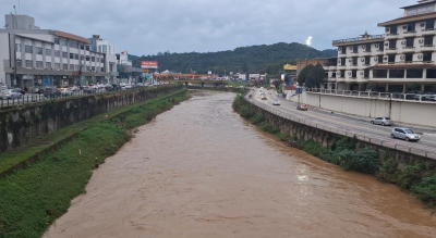 Defesa Civil do estado alerta para possíveis temporais, chuva intensa e rajadas de vento entre a quinta-feira (06) e a sexta-feira (07)