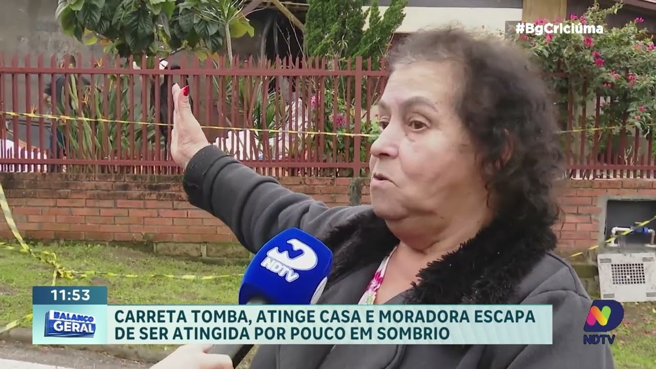 Moradora escapa após carreta tombar e invadir residência na BR-101