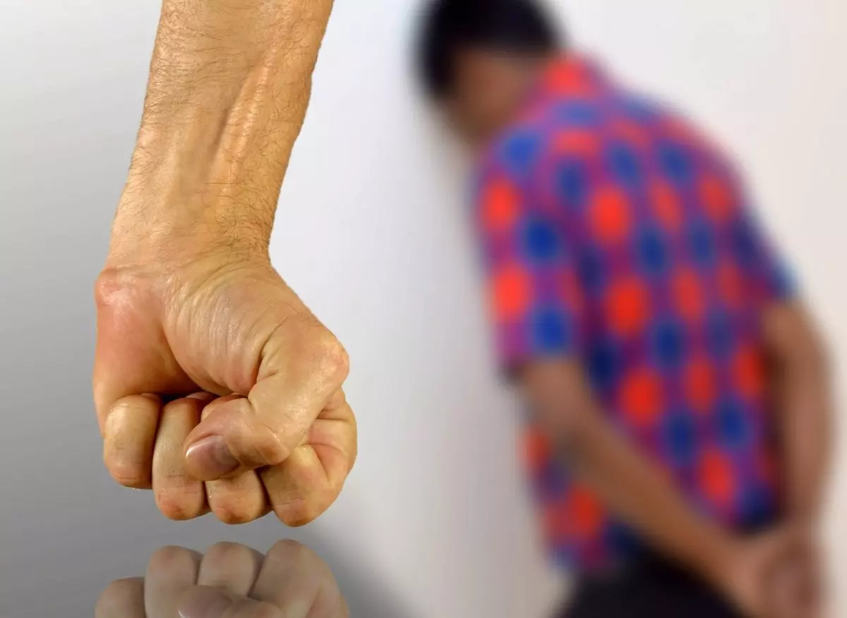 Criança de 5 anos é brutalmente agredida pelo pai após ‘subir em um muro’ e aparece com marcas pelo corpo em SC