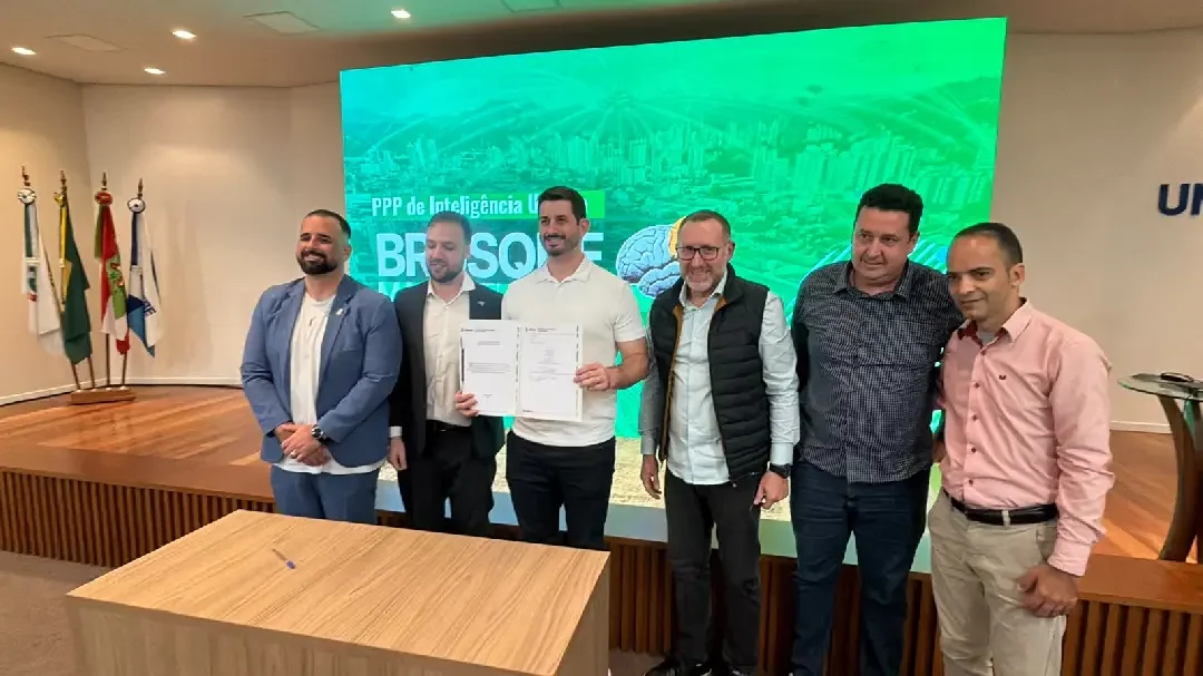 (VÍDEO) Prefeitura oficializa novos investimentos em infraestrutura, saúde e tecnologia