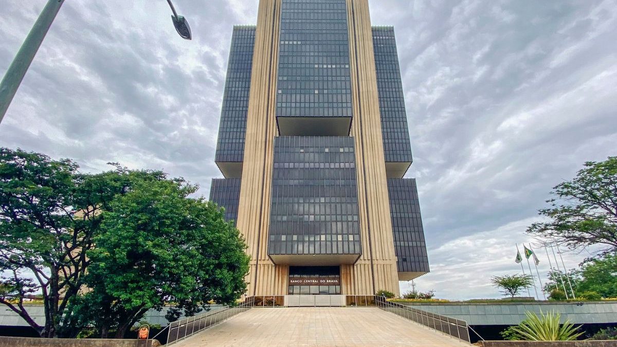 Selic cai para 14%, mas Banco Central trava a porta para corte automático; entenda