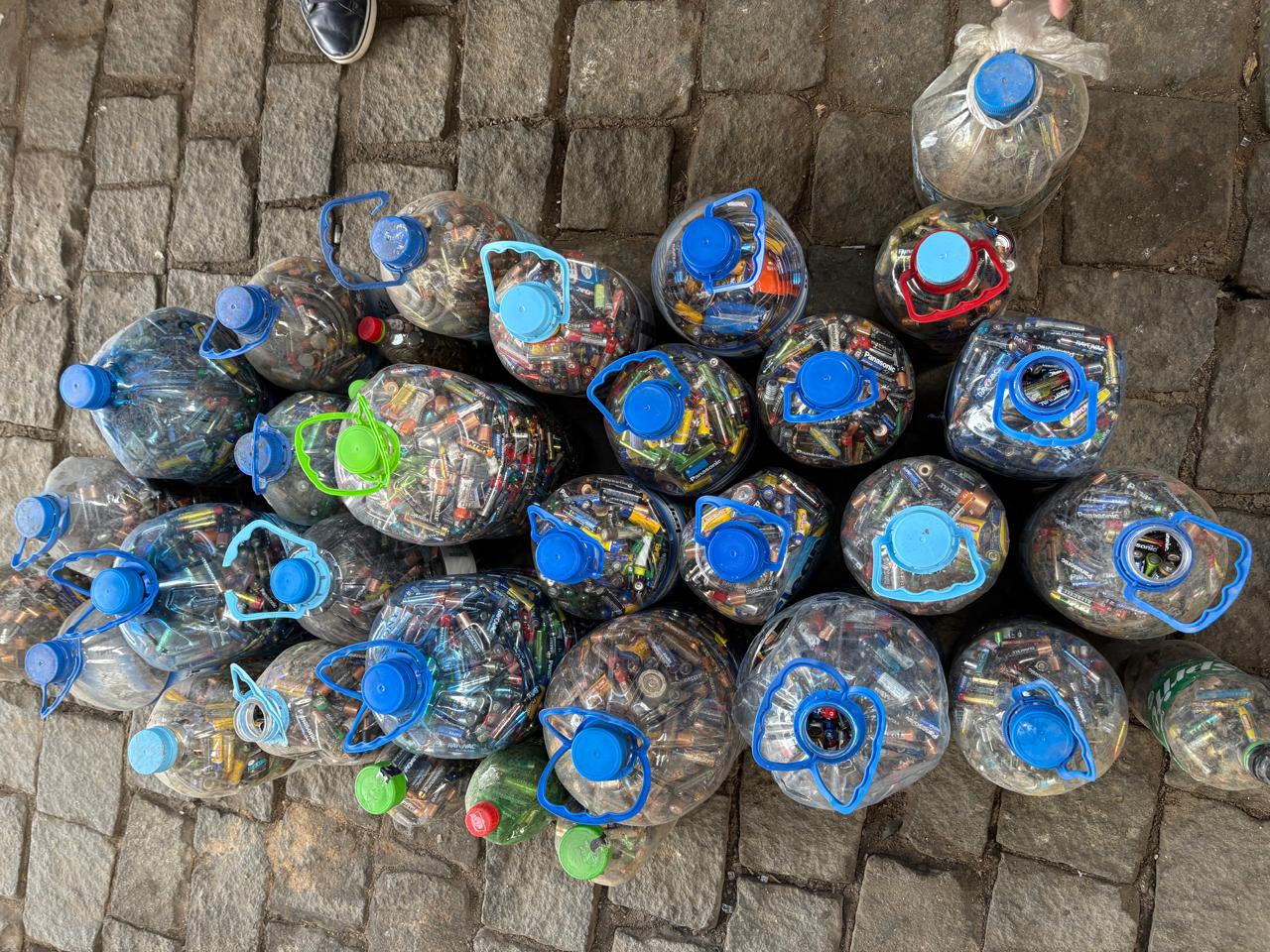 Ecopontos de Balneário Camboriú recolheram 330 quilos de pilhas em um ano