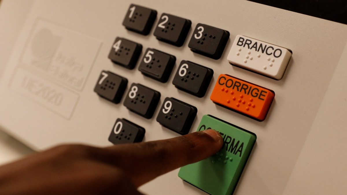 Horário eleitoral na TV ainda pode mudar uma eleição? Entenda a estratégia das campanhas