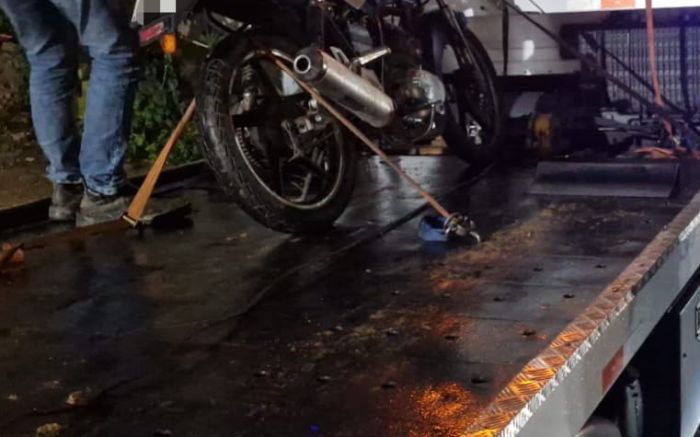 Motociclista sem CNH é preso após perseguição em Balneário Camboriú