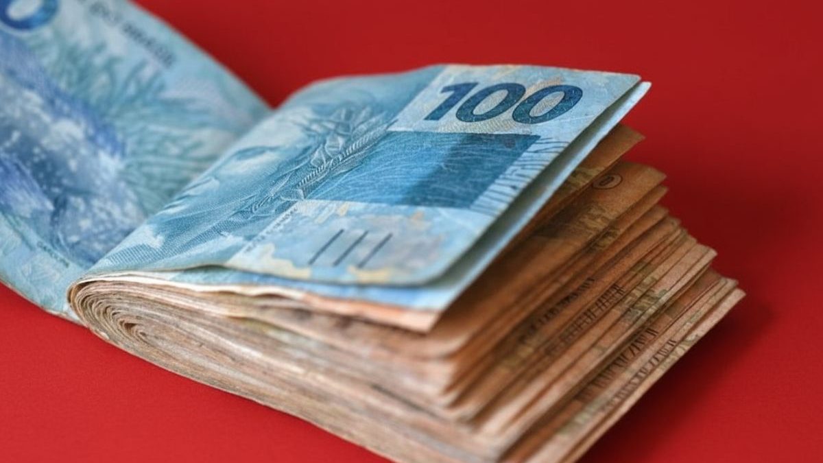 Congresso define prazo para aprovar novo salário mínimo de 2027 com aumento no piso de quase R$ 100