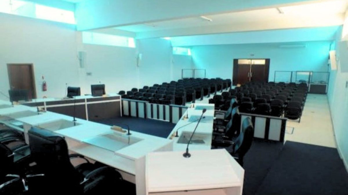 Advogados abandonam júri no meio da sessão e MPSC cobra mais de R$ 120 mil por prejuízos