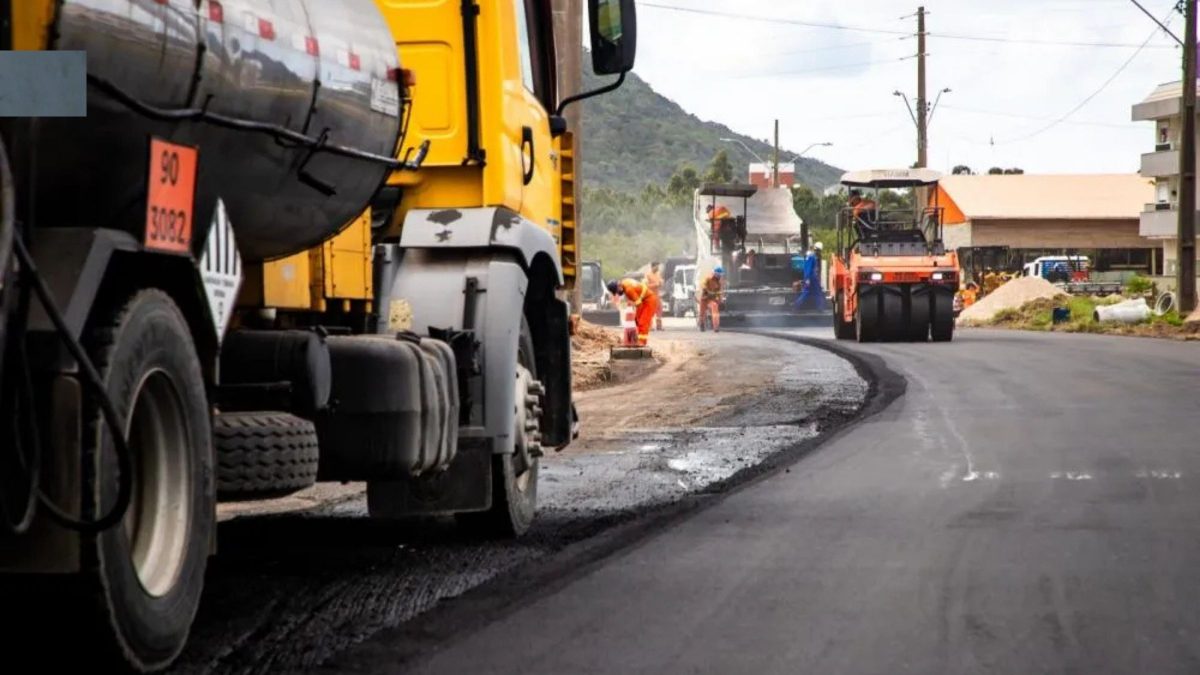 Florianópolis assina contrato de R$ 9,2 milhões para asfalto novo; veja regiões contempladas