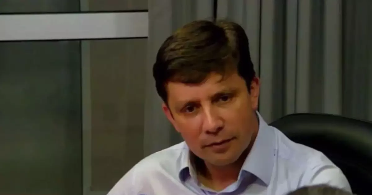 Fabrício Oliveira numa saia justa com bolsonarismo