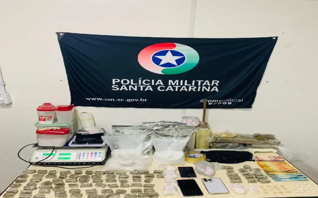 Mochila usada como disfarce escondia drogas prontas para venda