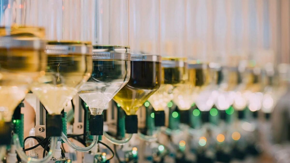 Natura apresenta máquinas que criam perfume e maquiagem personalizados na hora
