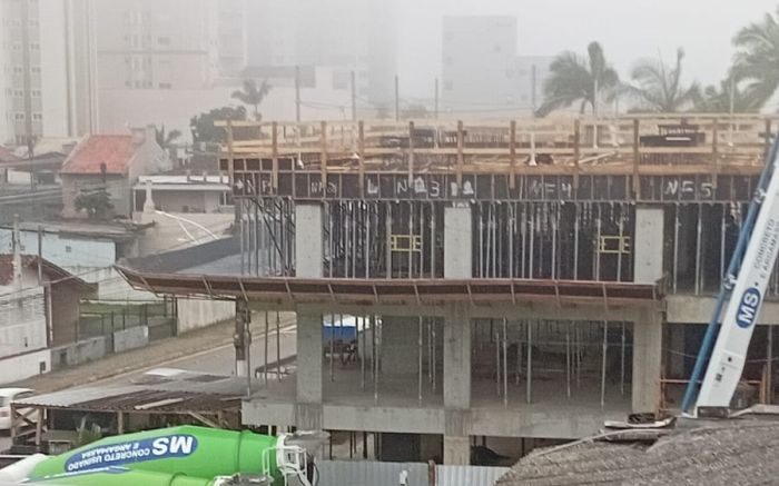 Obra de prédio faz barulho às 6h da manhã e revolta moradores