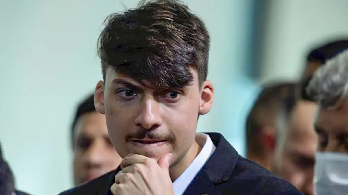Jair Renan Bolsonaro omite orientação sexual em candidatura para as eleições de 2026