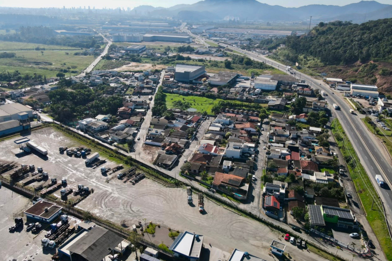 Município de Itajaí entrega títulos de propriedade a famílias da Itaipava pelo Programa Lar Legal