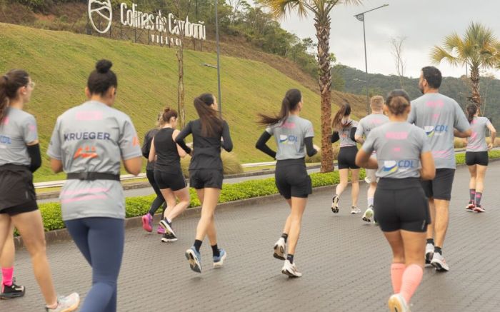 Ioga, hyrox e banho de gelo agitam manhã de bem-estar em Camboriú