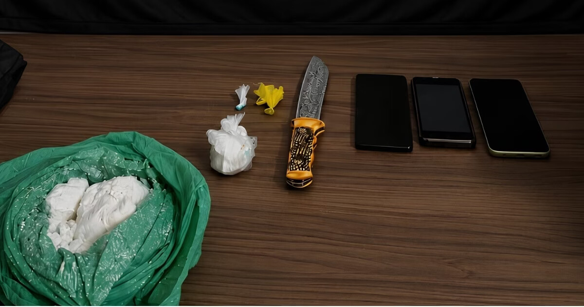 Cocaína, faca e celulares: homem e mulher são presos por tráfico de drogas em Brusque