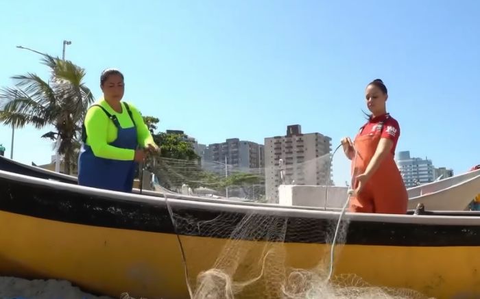 “Eu peguei a canoa e fui pescar. Disseram que eu estava ficando doida. Doida? A mulher tem que ser forte”