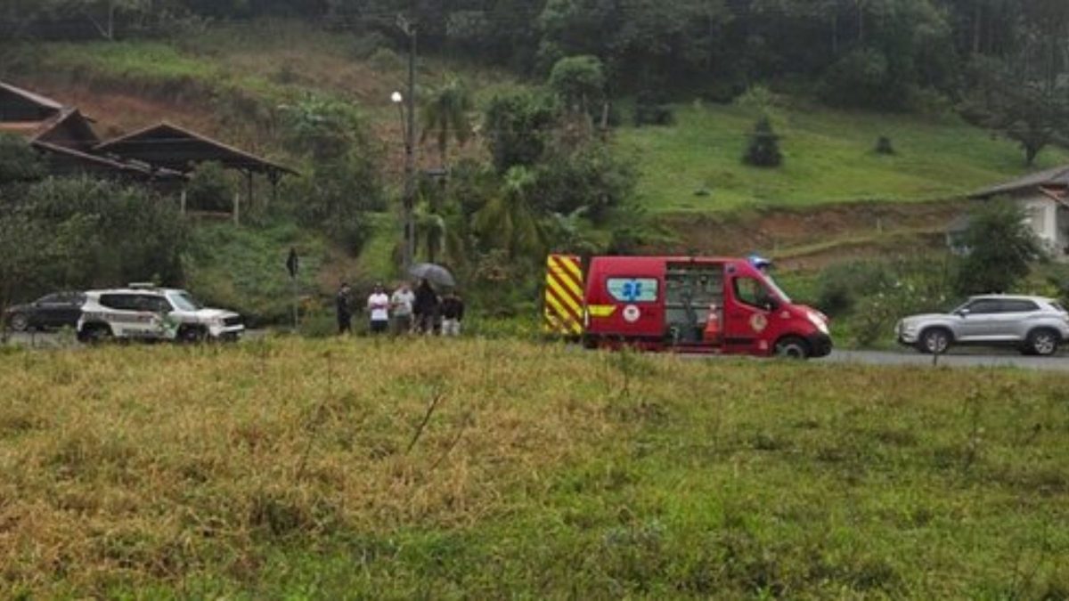 Homem é encontrado morto após invadir imóveis e causar tumulto em SC