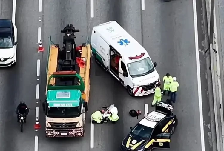 Colisão fatal entre motos mata um e gera 5 km de fila na BR 101