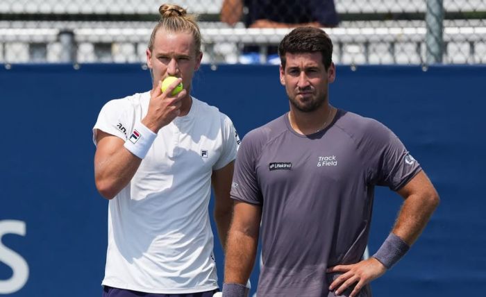 Dupla de Itajaí salva dois match-points e avança às quartas no Canadá