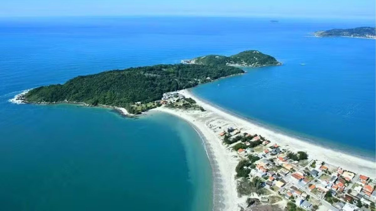 Ilha privativa de R$ 30 milhões segue disponível no mercado de luxo após uma década na Grande Florianópolis