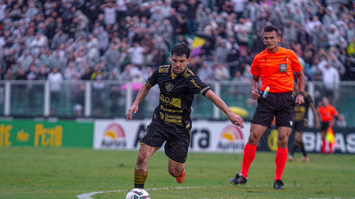 Figueirense erra na leitura do que o campo pedia e reage tarde no empate contra a Ferroviária