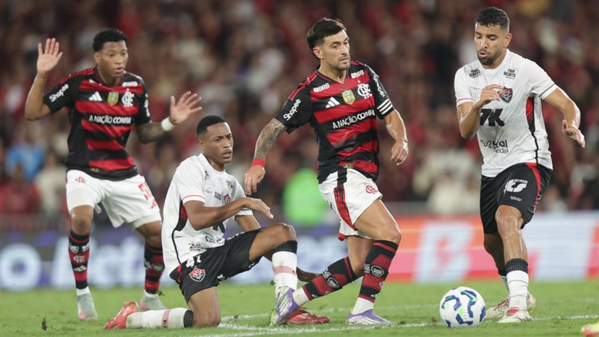 Flamengo x Vitória: onde assistir ao vivo, horário e escalações pelo Brasileirão