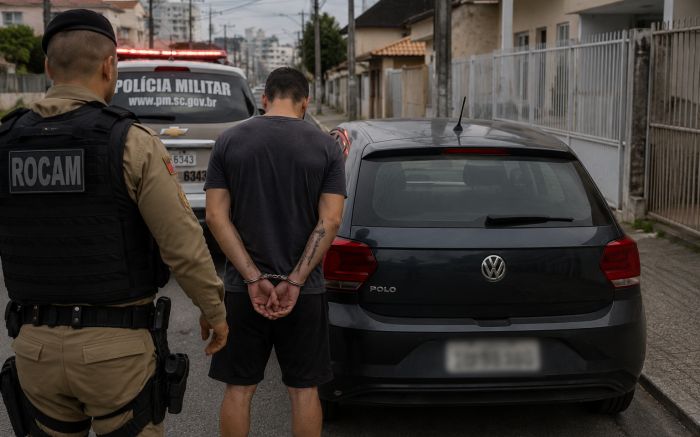Homem é preso com carro roubado comprado por R$ 3500